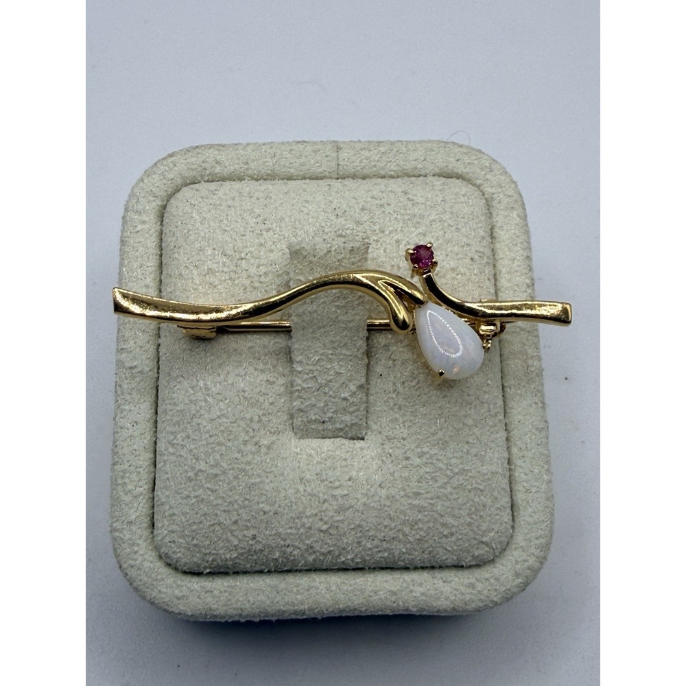 Vintage Dainty Brooch Gold Tone Moonstone Pink Gemstone